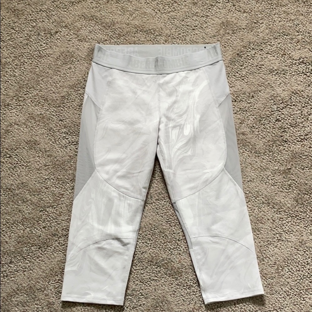 NWOT Abercrombie crop leggings